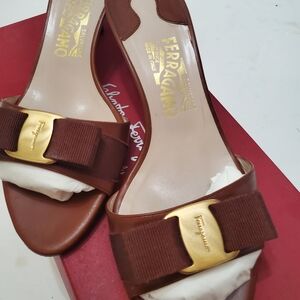 Ferragamo Glory 7.5